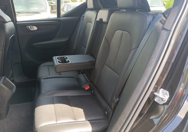 Volvo XC 40 cena 118900 przebieg: 46497, rok produkcji 2019 z Rzeszów małe 352